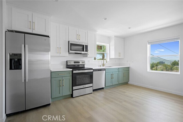 Building Photo - 842 E Cypress Ave