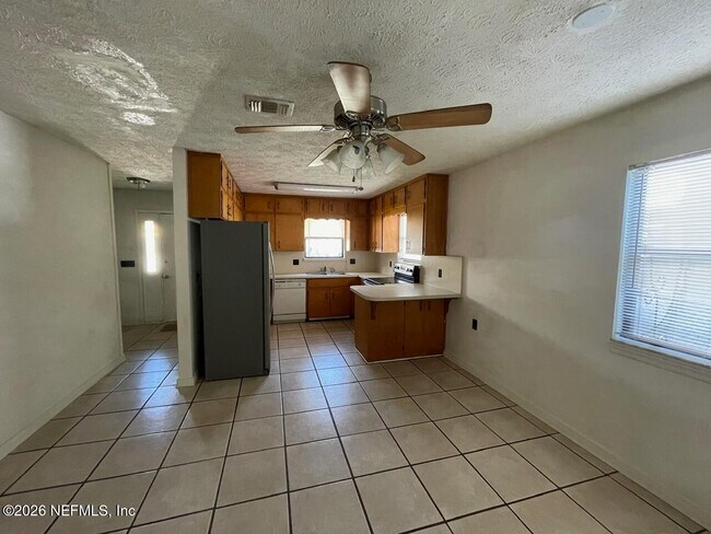 Building Photo - 231 Hopkins St