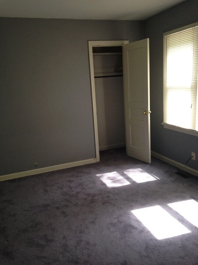 Building Photo - Very nice 3 bedroom/1 bath in El Dorado!