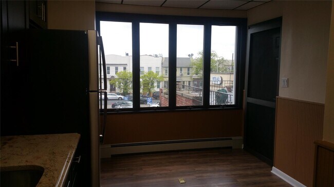 Building Photo - 2115F Grove St
