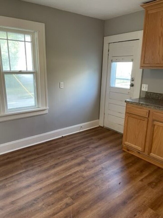 Building Photo - 2 Bed 1 Bath House-PRE LEASING Available N...