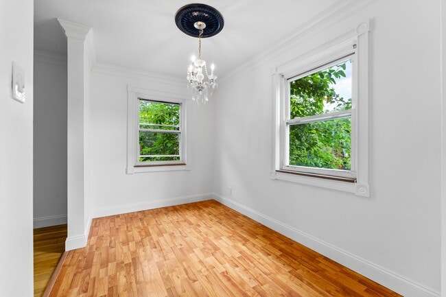 Building Photo - 947 Brintell St