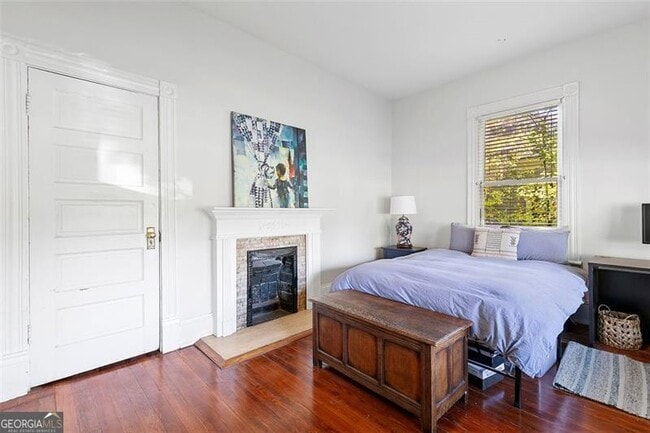 Building Photo - 1092 Oak St SW