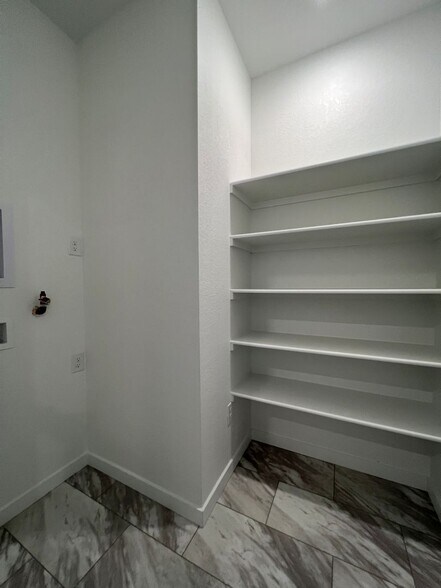 Building Photo - 1512 Sun Wy