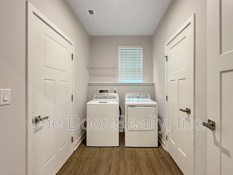 Building Photo - 105 Ironsmith Wy