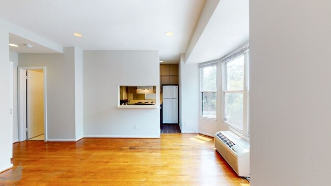 Building Photo - Stylish Studio in Adams Morgan! Amazing Lo...