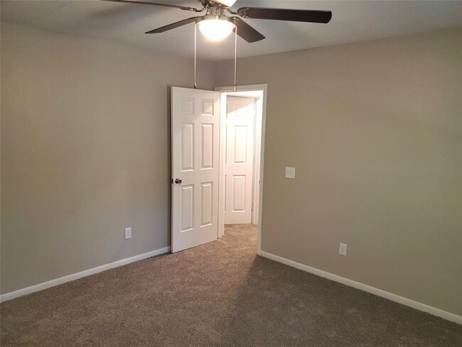 Building Photo - 2111 Aberdeen Dr