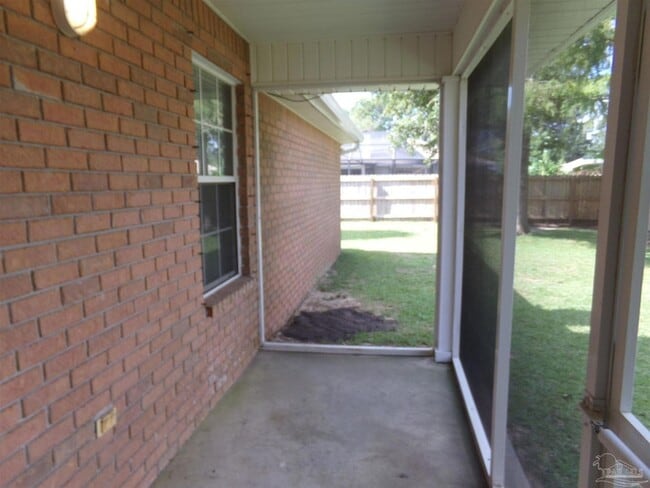 Building Photo - 22 Arapaho Dr