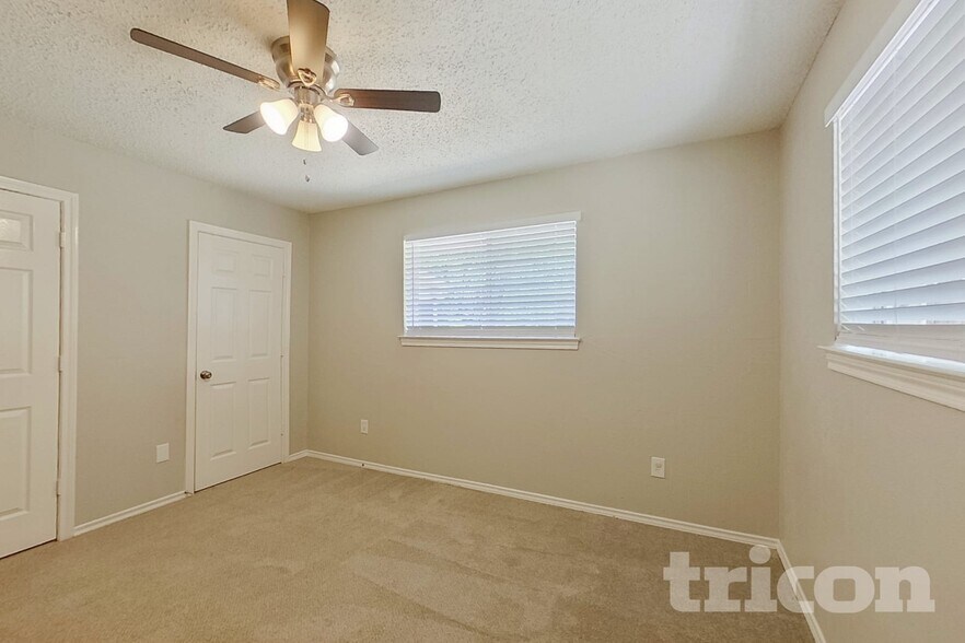 Building Photo - 545 Sharp Dr