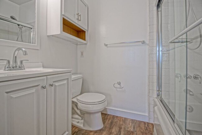 Building Photo - Beautifully Remodeled, Bright & Airy Home w/ Detached Bonus Room w/ Bath & 1-Car Garage, Front Ya...