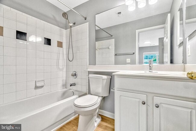 Building Photo - 43585 PATCHING POND Sq