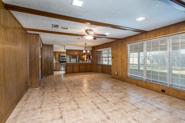 Building Photo - 1830 Baker Dr