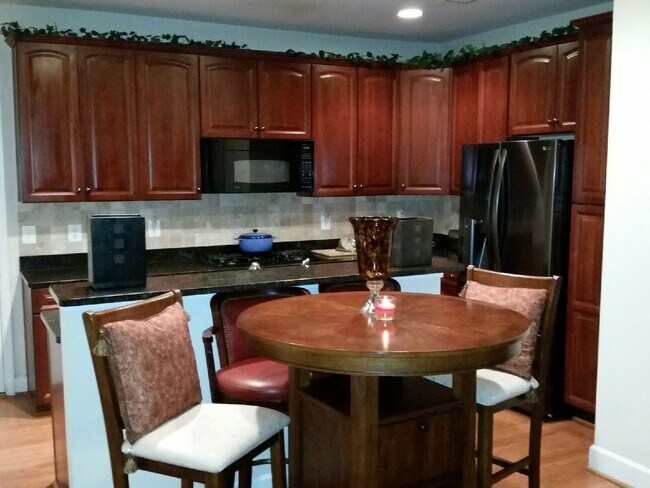 Building Photo - Potomac Club Condo