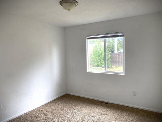 Building Photo - 3906 Charles St