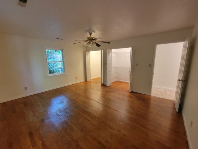 Building Photo - 317 Poplar St