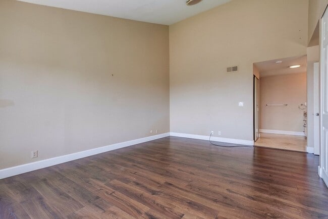 Building Photo - Fantastic ocean views in this spectacular ...