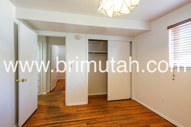 Building Photo - 938 Lowell Ave S