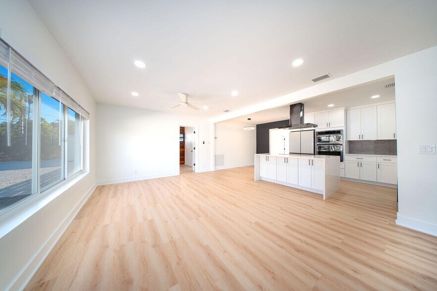 Building Photo - 34 Bay Dr