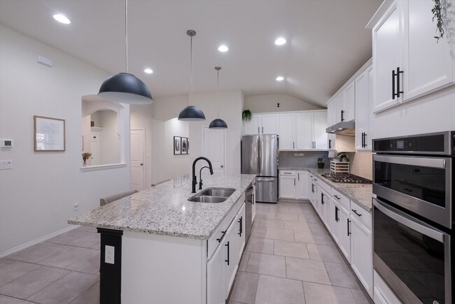 Building Photo - Bright & Airy Home on Curling Post