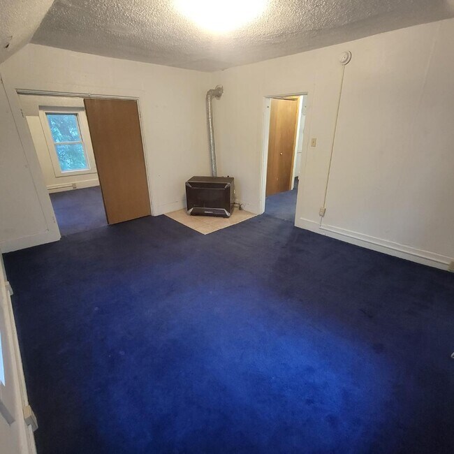 Building Photo - 119 Elm St