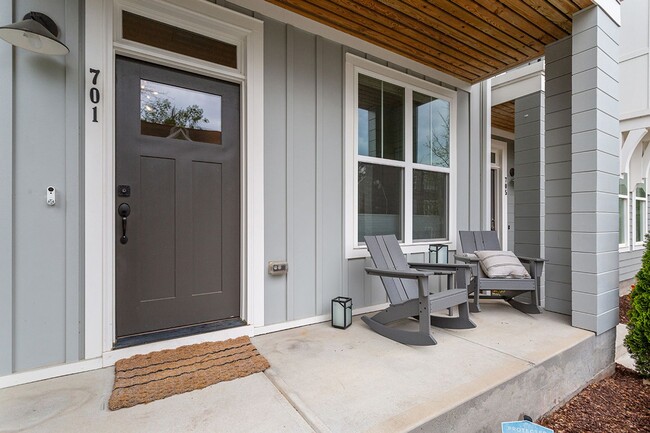 Building Photo - Stunning 3BD, 3.5BA Raleigh Townhome on a ...