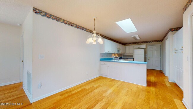 Building Photo - 2039 Royal Pines Dr