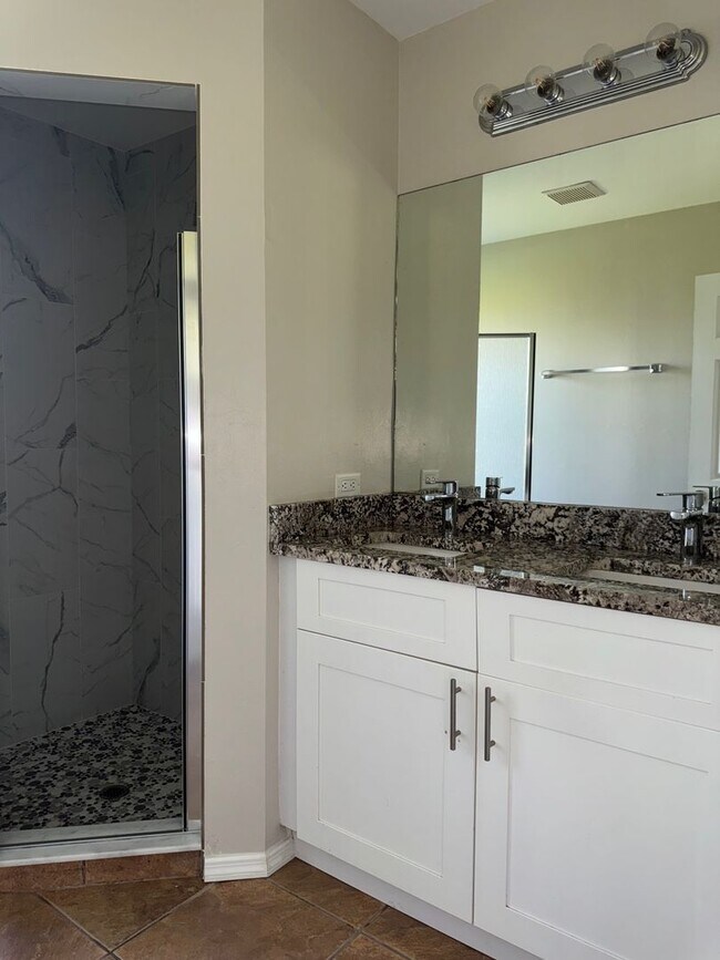 Building Photo - Experience this Cape Coral 3 bedroom 2 bath corner duplex with 1 car garage and screened in lanai.