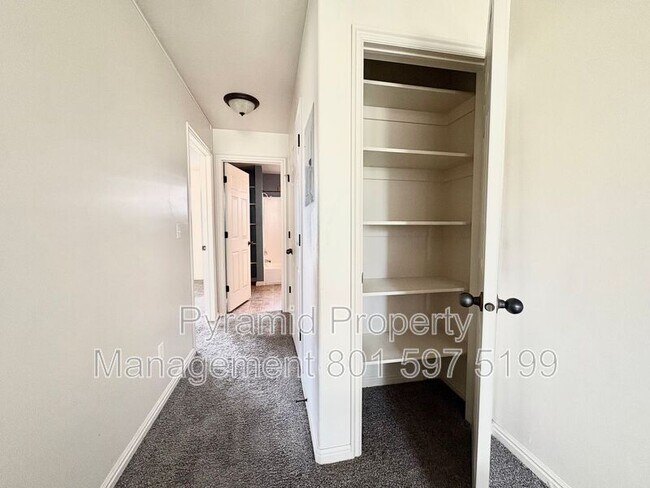 Building Photo - 2136 Fernside St