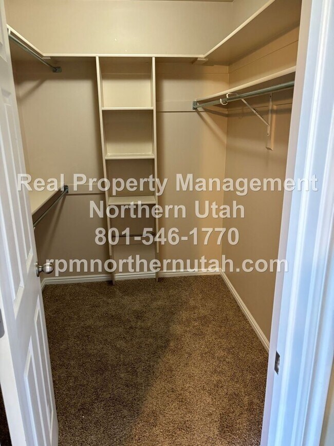 Building Photo - Stunning 4 Bedroom House in Layton Coming ...