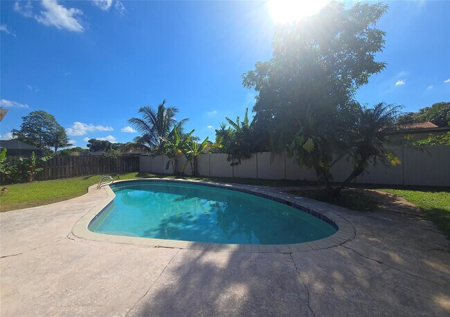 Building Photo - 7450 SW 15th St