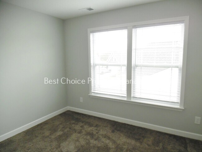 Building Photo - 1386 Romany Ct