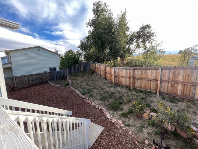 Building Photo - Lovely Ranch, Pikes Peak Views from Expans...