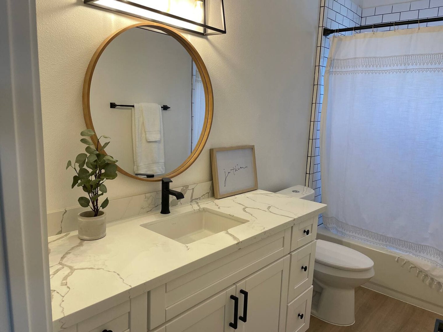 Building Photo - 198 Vía Del Sol