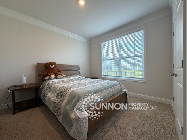 Building Photo - 5 Bed 4.5 Bath with Huge Bonus
