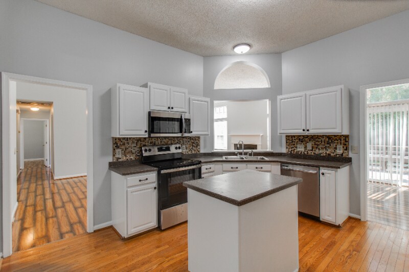 Building Photo - 201 Majestic Dr