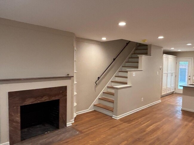 Building Photo - 1471 Ashland Ave