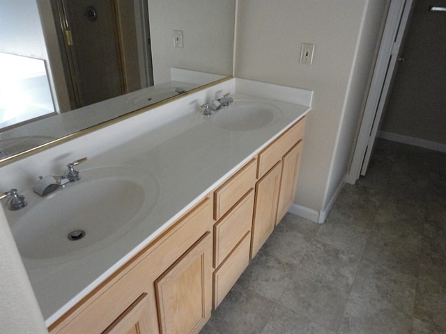 Building Photo - 10235 W Missouri Ave