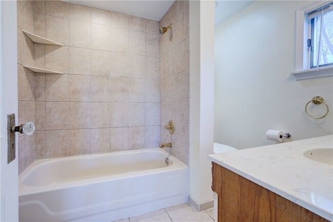 Building Photo - 304 Zuber Rd