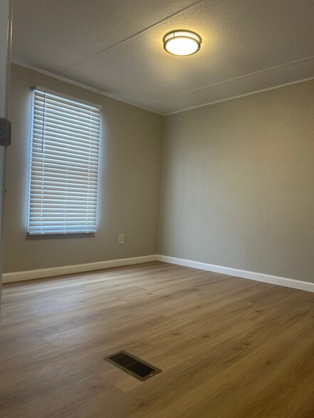 Building Photo - 172 Long Beach Dr