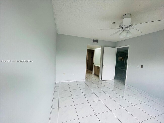 Building Photo - 571 SW 141st Ave