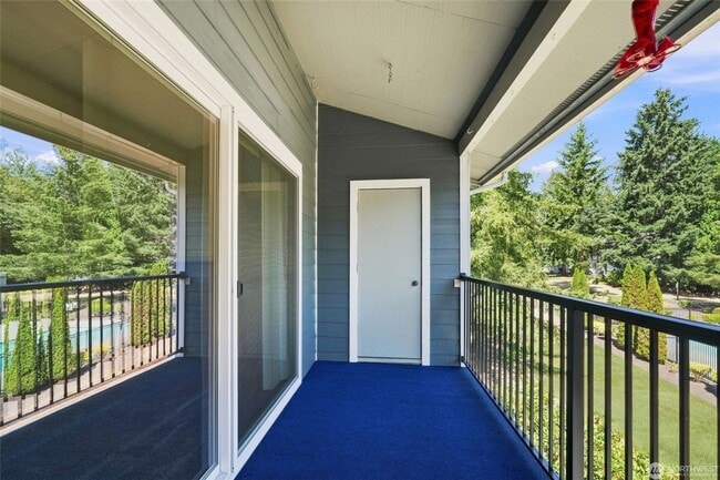 Building Photo - 4641 W Lake Sammamish Pkwy SE
