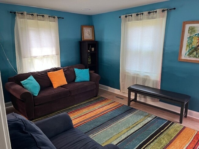 Building Photo - Fully furnished