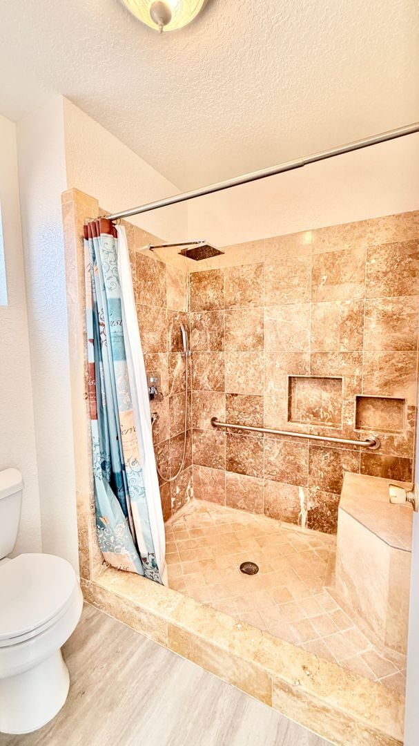 Building Photo - Wonderful Split-level Home with Spacious B...