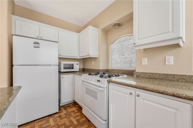 Building Photo - 131 Water Hazard Ln