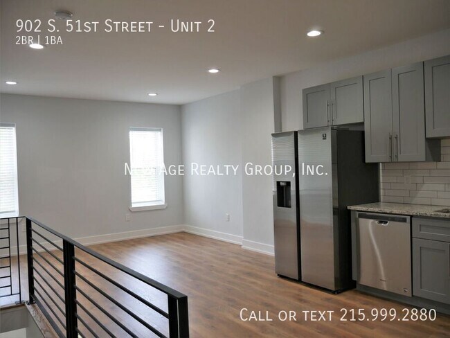 Building Photo - Modern 2 bedroom, 1 bathroom apartment loc...