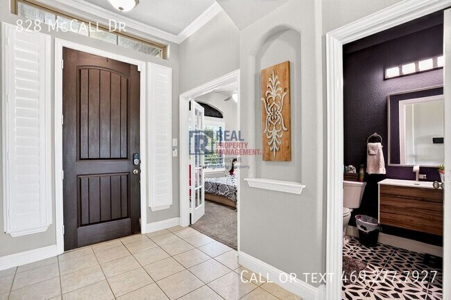 Building Photo - 828 McCall Dr