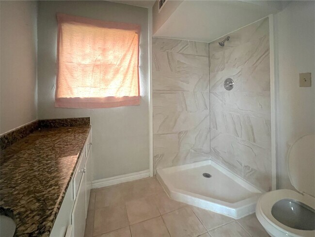 Building Photo - 13522 Hollypark Dr