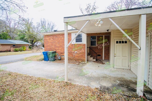 Building Photo - Charming Shandon Corner Lot Home – Hardwood Floors, Fenced Yard + $500 Off 2nd Month!
