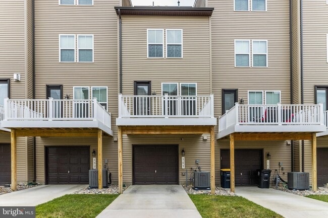 Building Photo - 141 Capital Ct