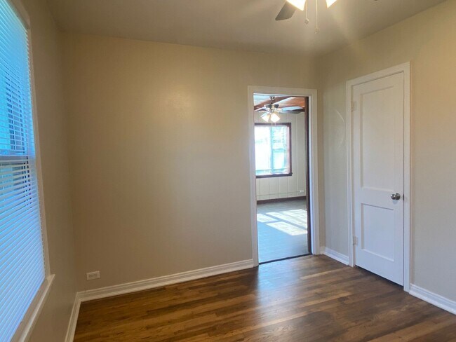 Building Photo - REFRESHED 2 BEDROOM, 1 BATH BELTON ISD